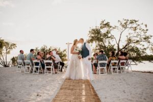 Read more about the article Real Wedding in Marathon – Brittany & Greg – Flamingo Package
