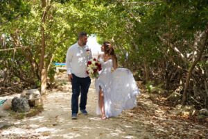Read more about the article Real Elopement in Islamorada – Cynthia & Tyler – Hightide Package