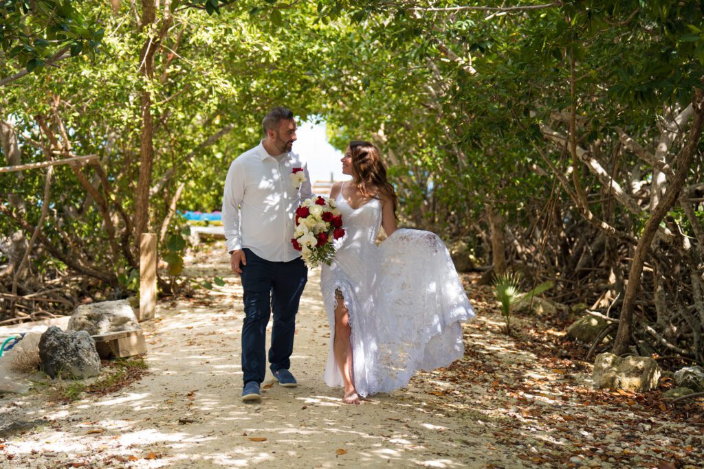 You are currently viewing Real Elopement in Islamorada – Cynthia & Tyler – Hightide Package