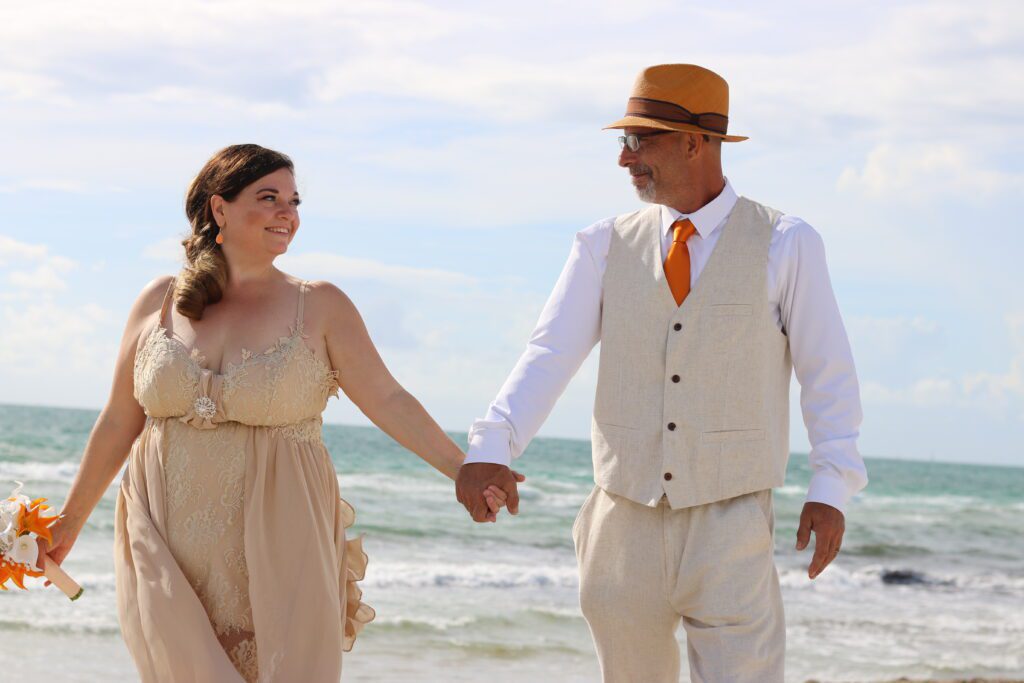 You are currently viewing Real Elopement in Miami Beach – Lee Ann & Michael – Seashell package