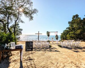 Read more about the article Private Waterfront Location – Real Wedding