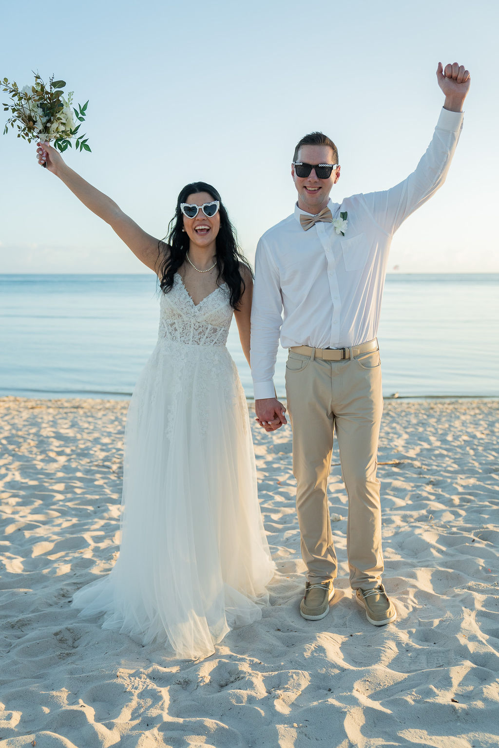 You are currently viewing A Beautiful Christian High Tide Elopement at Smathers Beach, Key West